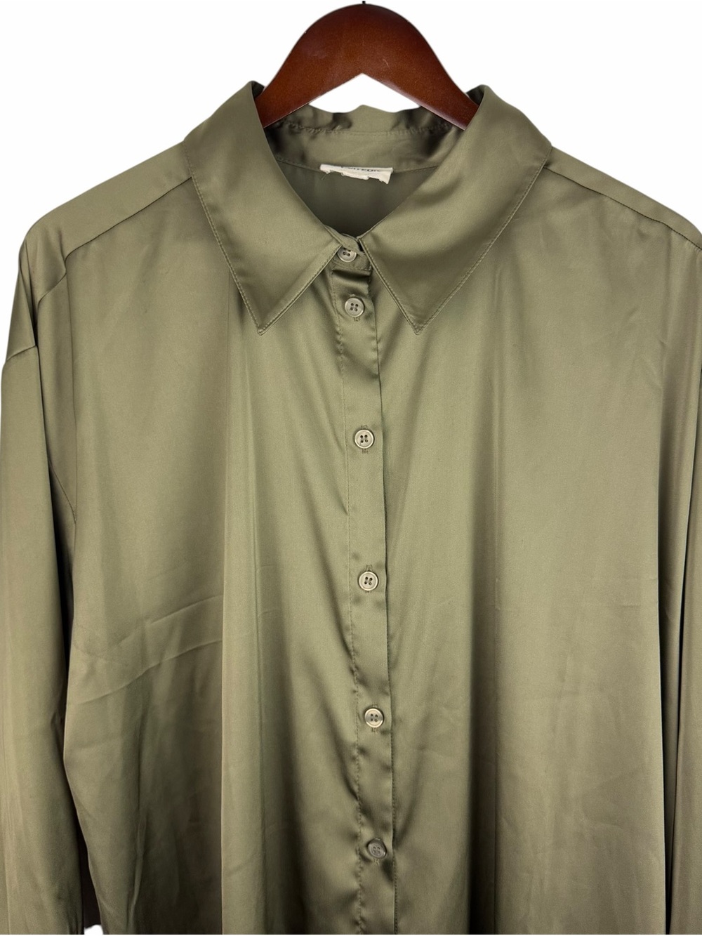 Open Edit | Green Satin Button Long Sleeve Blouse - Picture 2 of 7